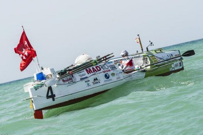 Españoles que han cruzado el Atlántico a remo: "En mitad del océano hay mucha vida"