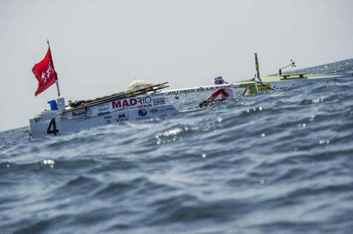 Españoles que han cruzado el Atlántico a remo: "En mitad del océano hay mucha vida"