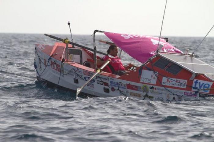 Españoles que han cruzado el Atlántico a remo: "En mitad del océano hay mucha vida"