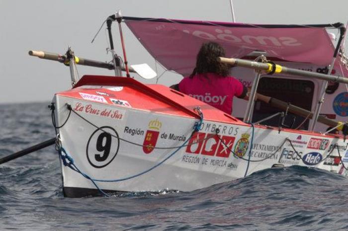 Españoles que han cruzado el Atlántico a remo: "En mitad del océano hay mucha vida"