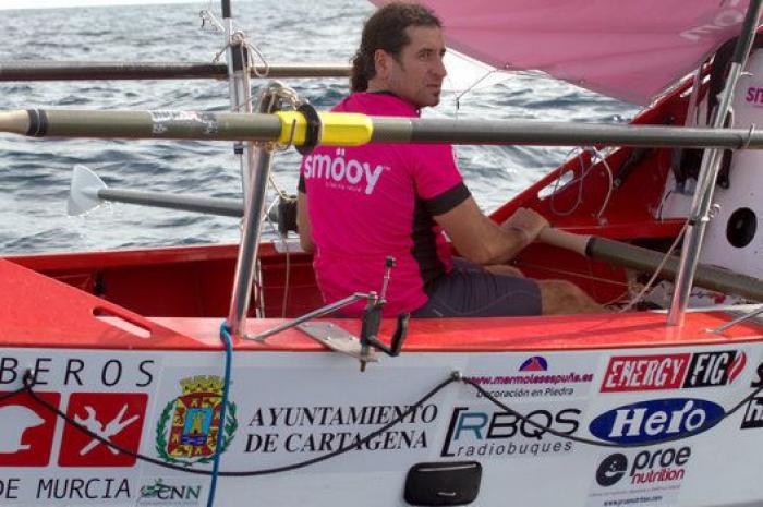 Españoles que han cruzado el Atlántico a remo: "En mitad del océano hay mucha vida"