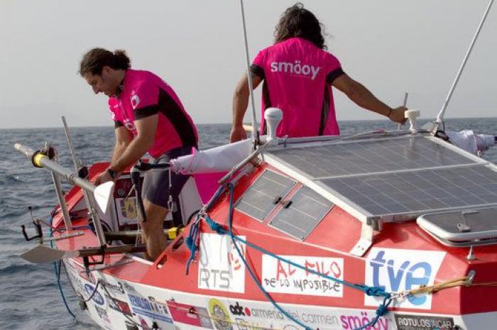 Españoles que han cruzado el Atlántico a remo: "En mitad del océano hay mucha vida"