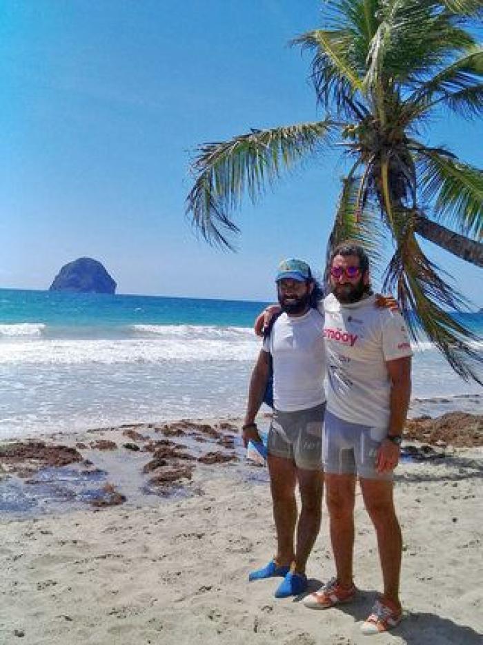 Españoles que han cruzado el Atlántico a remo: "En mitad del océano hay mucha vida"