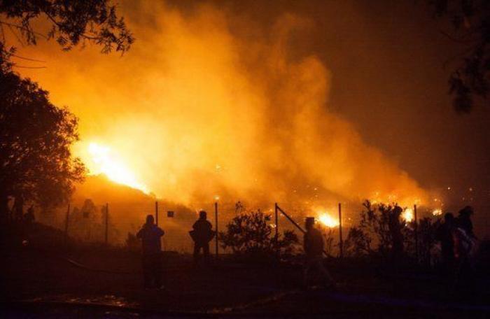 Las impresionantes imágenes del incendio de Valparaíso, en Chile (FOTOS)