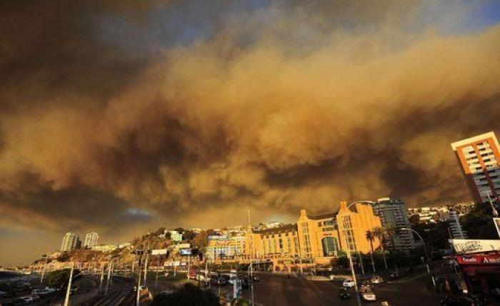 Las impresionantes imágenes del incendio de Valparaíso, en Chile (FOTOS)