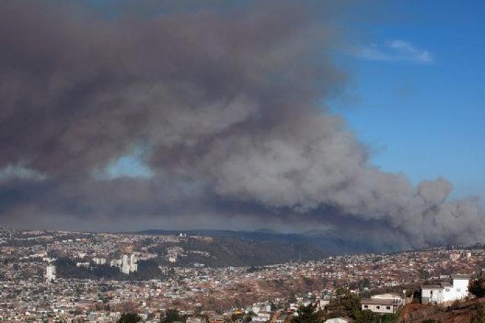 Las impresionantes imágenes del incendio de Valparaíso, en Chile (FOTOS)
