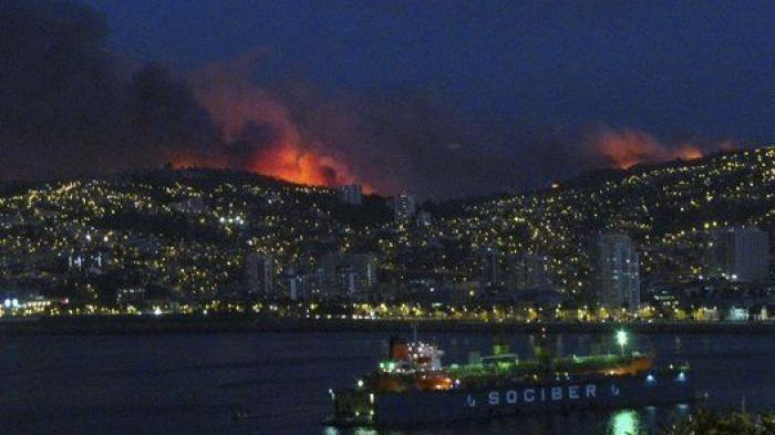 Las impresionantes imágenes del incendio de Valparaíso, en Chile (FOTOS)