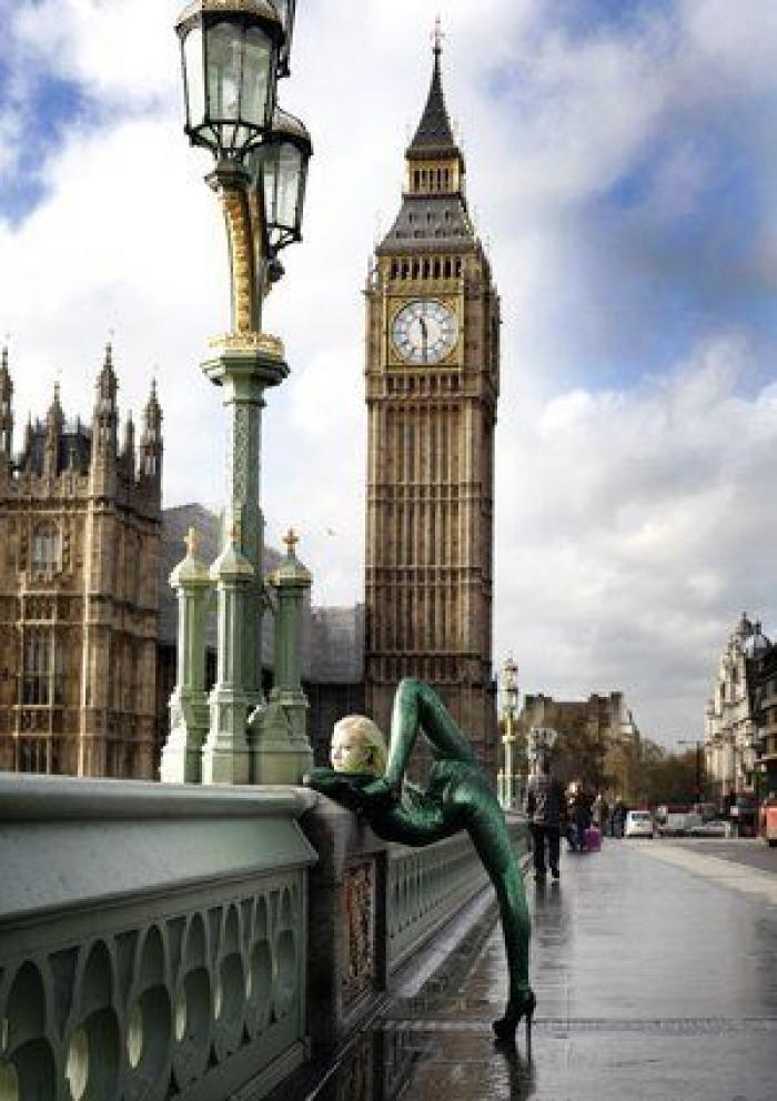 Las poses de esta contorsionista te harán replantearte los límites del cuerpo humano (FOTOS)