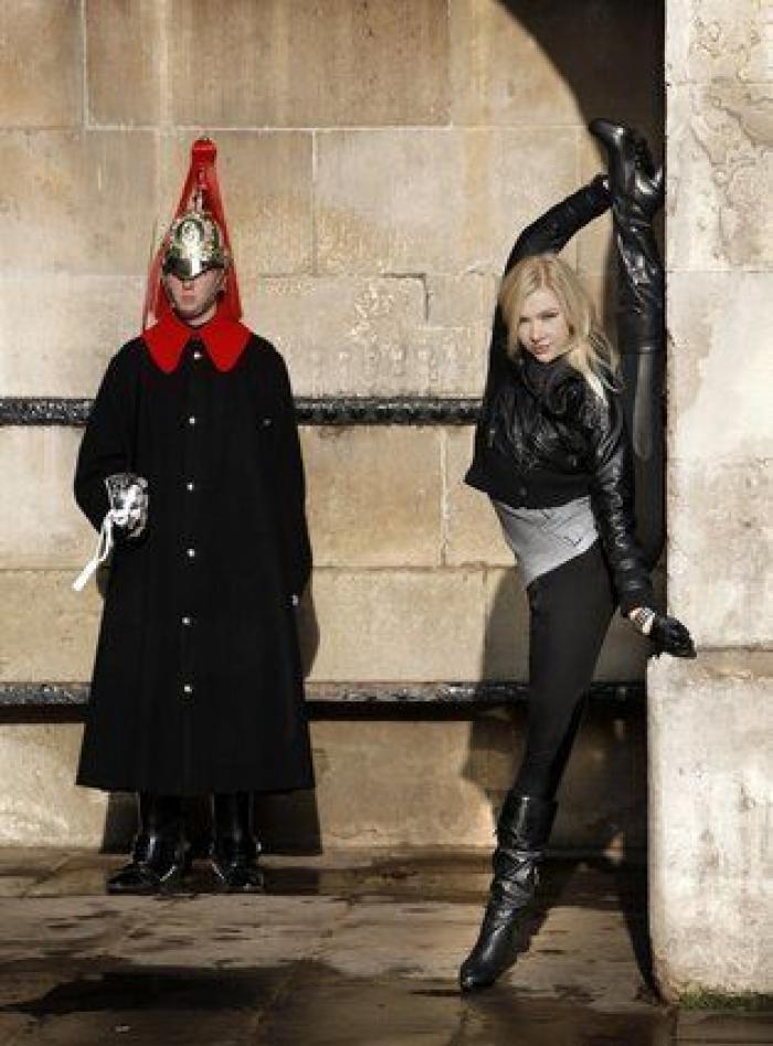 Las poses de esta contorsionista te harán replantearte los límites del cuerpo humano (FOTOS)