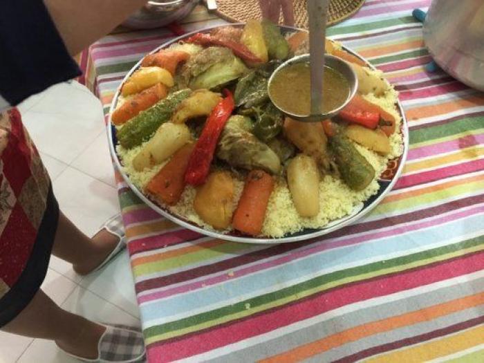 Cuscús con carne y verduras: la receta marroquí para un plato completo (FOTOS)