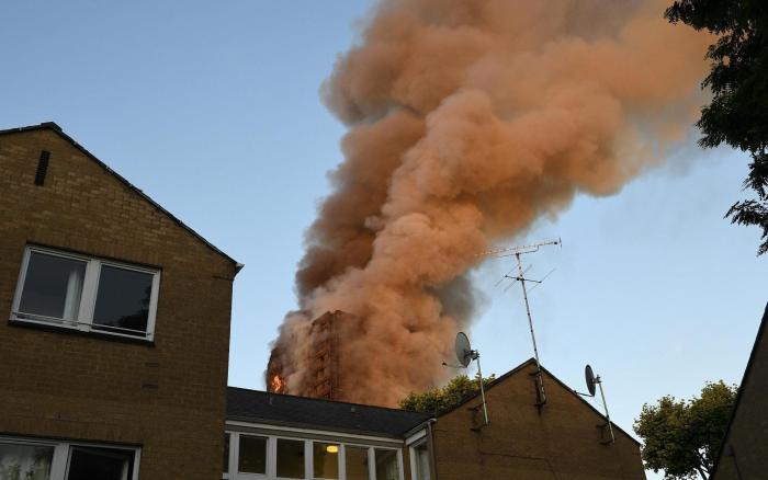 Detenido un hombre que se inventó haber perdido a su familia en el incendio de Londres