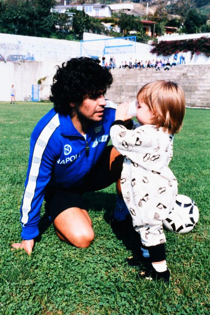 La vida de excesos y escándalos de Maradona