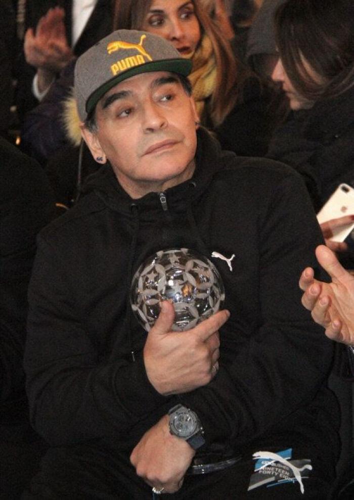 La vida de excesos y escándalos de Maradona