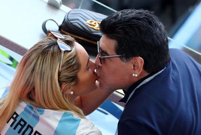La vida de excesos y escándalos de Maradona
