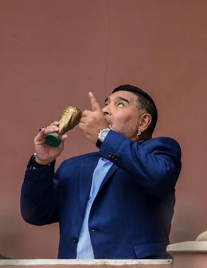 La vida de excesos y escándalos de Maradona