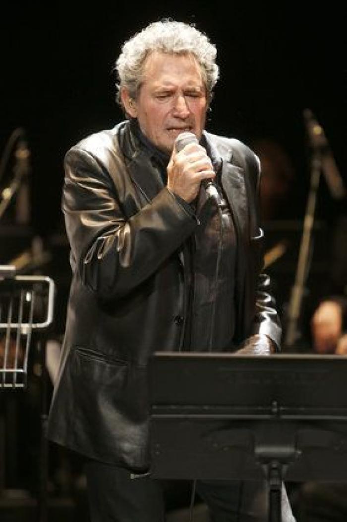 Los artistas e intelectuales que apoyan a Maíllo (IU): Sabina, Grandes, García Montero... (FOTOS)