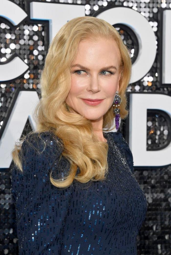 Estas 24 famosas de más de 40 y pelo largo demuestran que Carolina Herrera no tiene razón