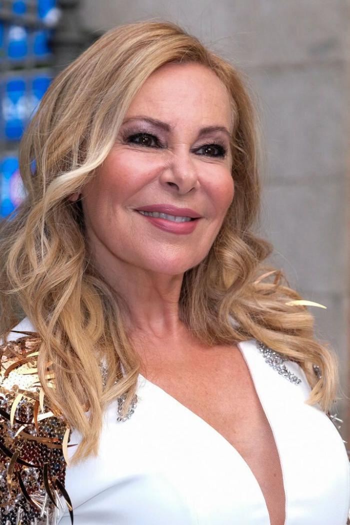 Estas 24 famosas de más de 40 y pelo largo demuestran que Carolina Herrera no tiene razón