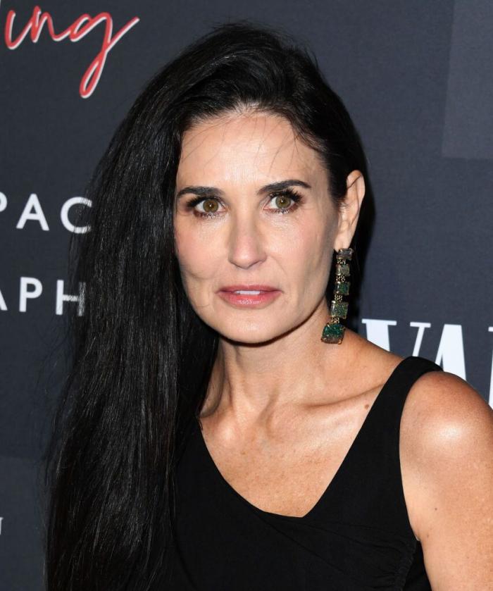 Estas 24 famosas de más de 40 y pelo largo demuestran que Carolina Herrera no tiene razón