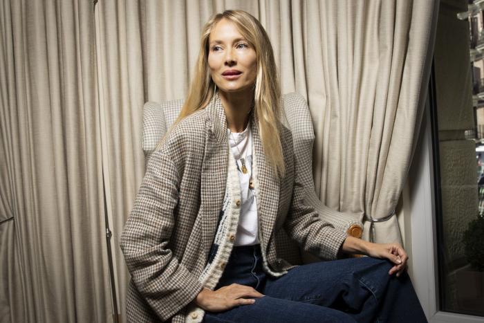 Estas 24 famosas de más de 40 y pelo largo demuestran que Carolina Herrera no tiene razón