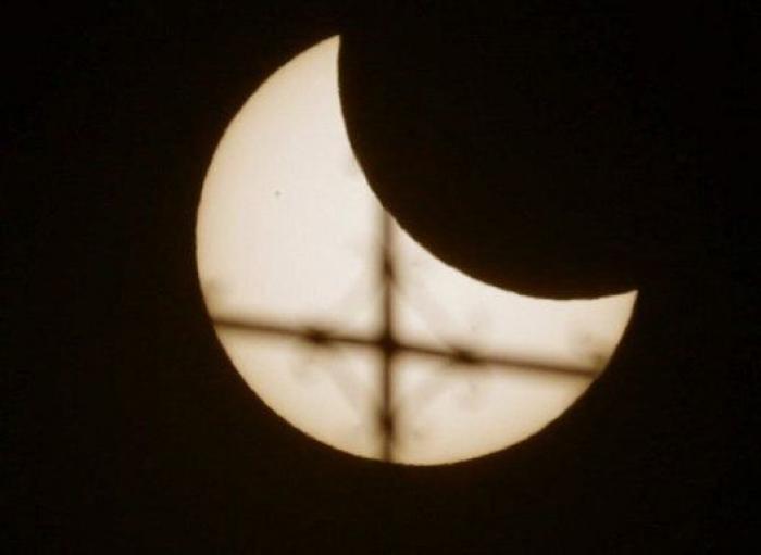 Las mejores imágenes del eclipse solar de 2015 (FOTOS)