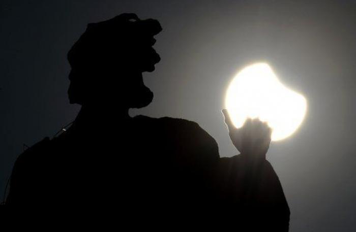 Las mejores imágenes del eclipse solar de 2015 (FOTOS)