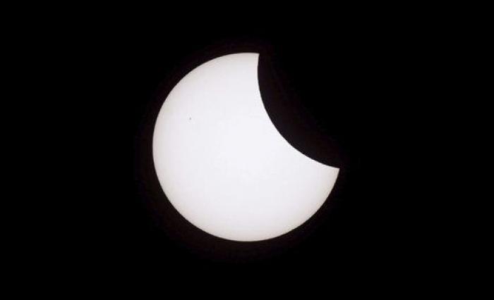 Las mejores imágenes del eclipse solar de 2015 (FOTOS)