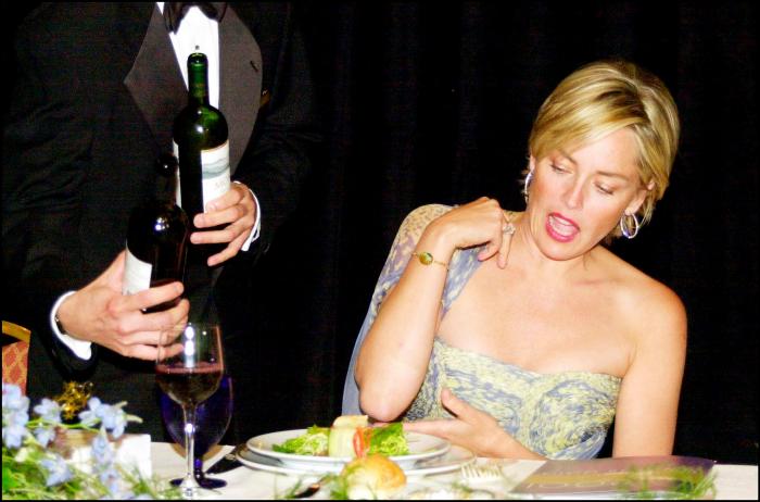 Sharon Stone desvela que le aumentaron el pecho sin su consentimiento