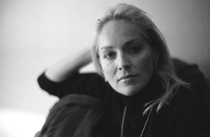 Sharon Stone desvela que le aumentaron el pecho sin su consentimiento