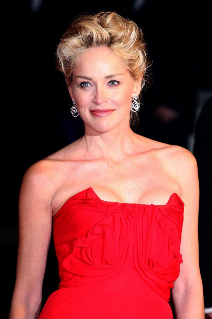 Sharon Stone desvela que le aumentaron el pecho sin su consentimiento