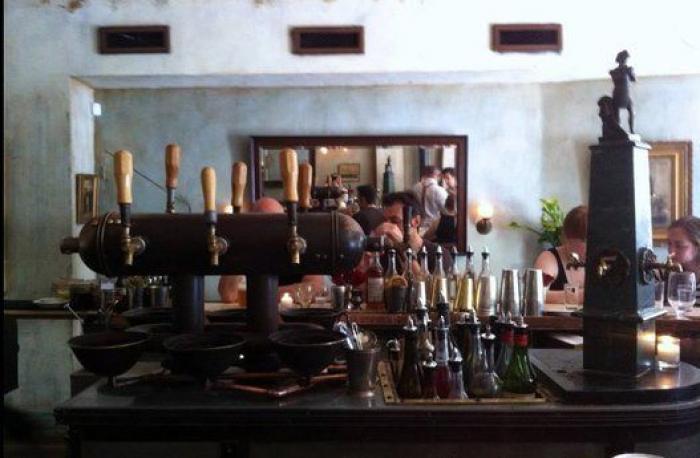 Comer en Ámsterdam: una ruta gastronómica sobre dos ruedas