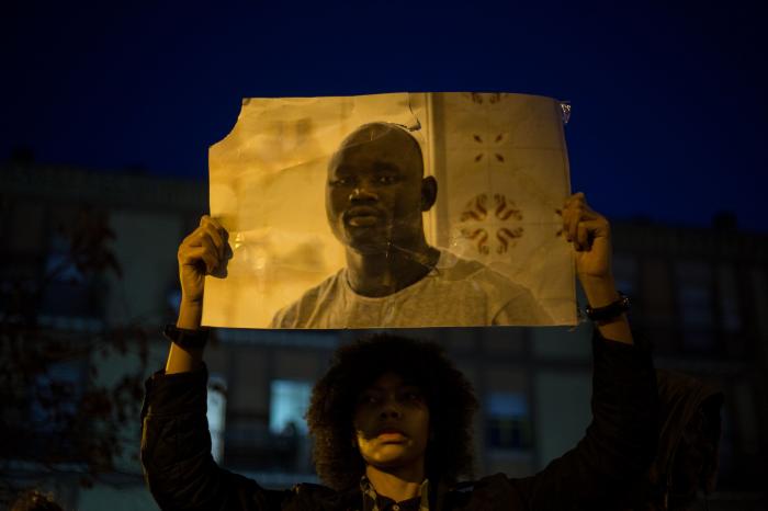 El Ayuntamiento dice que la Policía no actuó contra Mbaye en los momentos previos a su muerte