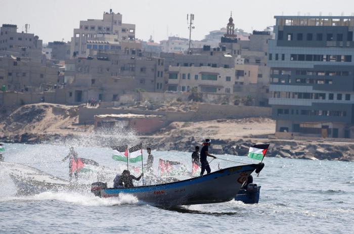 Gaza desafía a Israel con el disparo de cohetes y el intento de romper el bloqueo