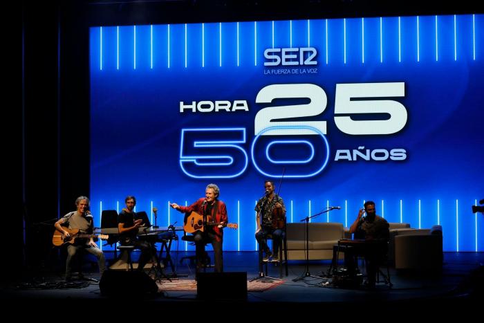 Aimar Bretos recuerda la brusca respuesta de Carmen Calvo el primer día de 'El Ágora' y ella se explica