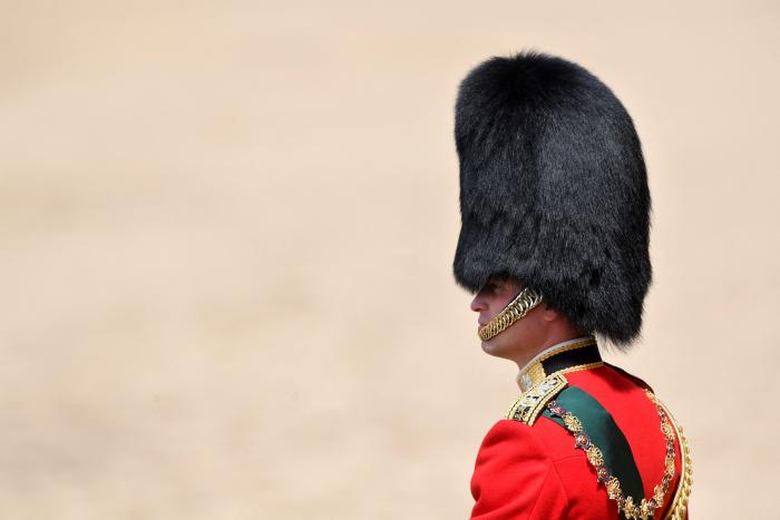 Isabel II reaparece por sorpresa en el balcón del Palacio de Buckingham en el cierre de su Jubileo