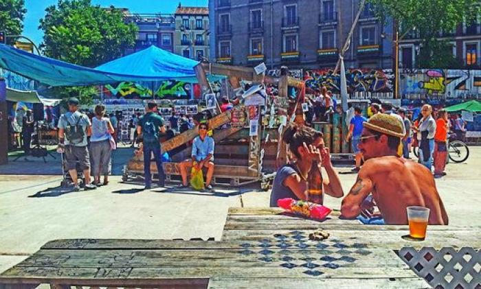 Campo de Cebada, manual de montaje de una plaza hecha a mano por y para los vecinos