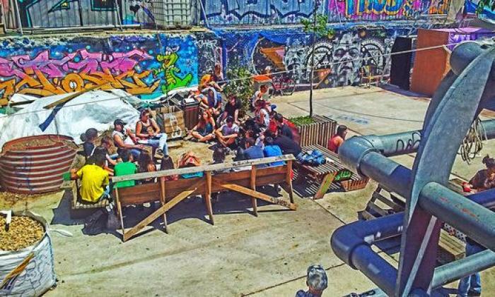 Campo de Cebada, manual de montaje de una plaza hecha a mano por y para los vecinos