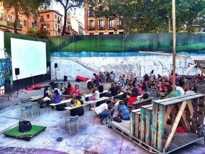 Campo de Cebada, manual de montaje de una plaza hecha a mano por y para los vecinos