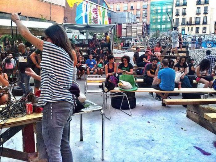 Campo de Cebada, manual de montaje de una plaza hecha a mano por y para los vecinos