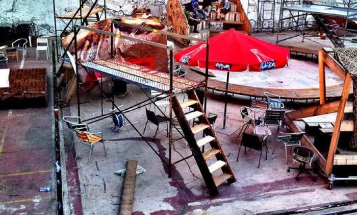 Campo de Cebada, manual de montaje de una plaza hecha a mano por y para los vecinos