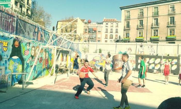 Campo de Cebada, manual de montaje de una plaza hecha a mano por y para los vecinos