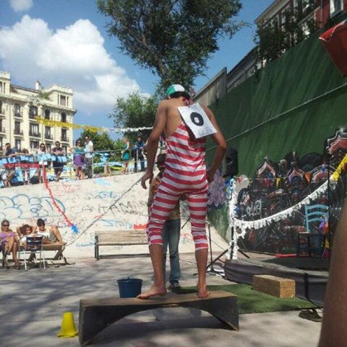 Campo de Cebada, manual de montaje de una plaza hecha a mano por y para los vecinos