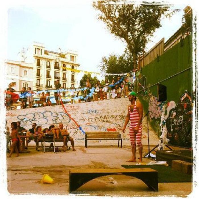 Campo de Cebada, manual de montaje de una plaza hecha a mano por y para los vecinos