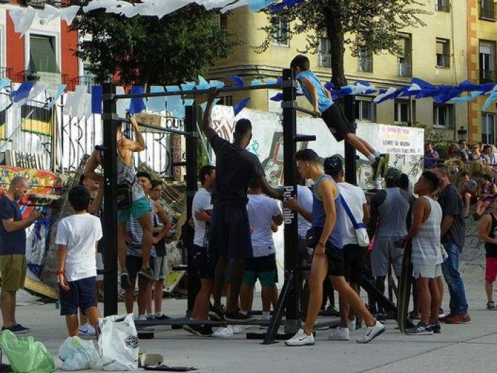 Campo de Cebada, manual de montaje de una plaza hecha a mano por y para los vecinos