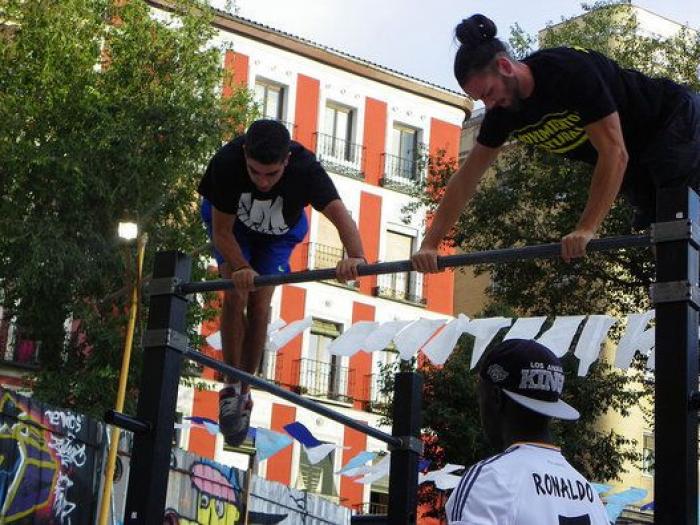 Campo de Cebada, manual de montaje de una plaza hecha a mano por y para los vecinos