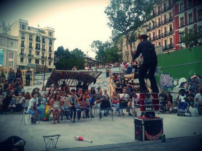 Campo de Cebada, manual de montaje de una plaza hecha a mano por y para los vecinos