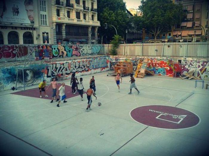 Campo de Cebada, manual de montaje de una plaza hecha a mano por y para los vecinos