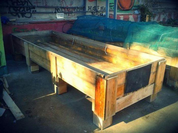 Campo de Cebada, manual de montaje de una plaza hecha a mano por y para los vecinos