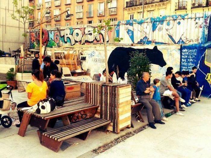Campo de Cebada, manual de montaje de una plaza hecha a mano por y para los vecinos