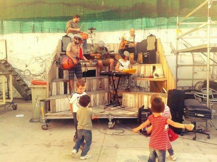 Campo de Cebada, manual de montaje de una plaza hecha a mano por y para los vecinos